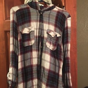 (4) women’s flannel shirts